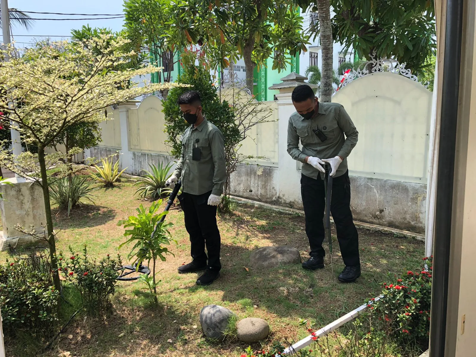 Satbrimob Polda Banten Lakukan Pengamanan Kunjungan RI 2 ke Pondok Pesantren An Nawawi Tanara