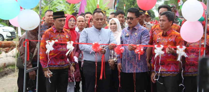 Bupati Lampung Selatan H. Nanang Ermanto Meresmikan Jalan Poros Desa