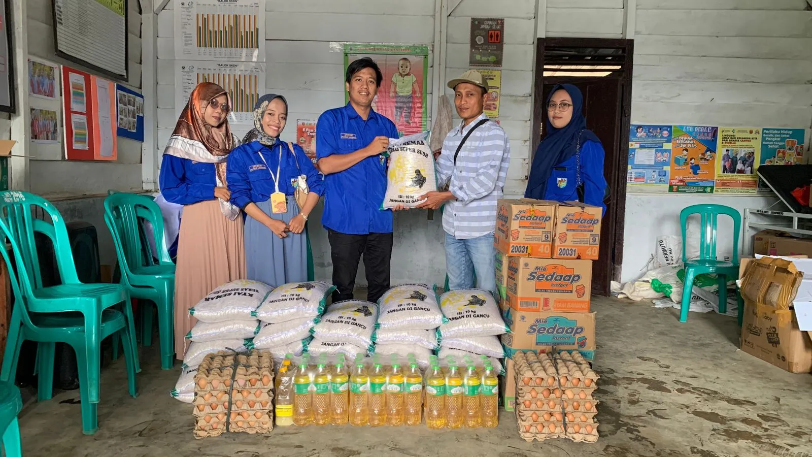 Relawan Pemuda Lampung (RPL), DPD KNPI Provinsi Lampung, Dan DPD KNPI Bandar Lampung Menyerahkan Donasi Masyarakat Bandar Lampung Kepada Korban Bencana Tanah Longsor Dpi Pekon Sidomuyo,