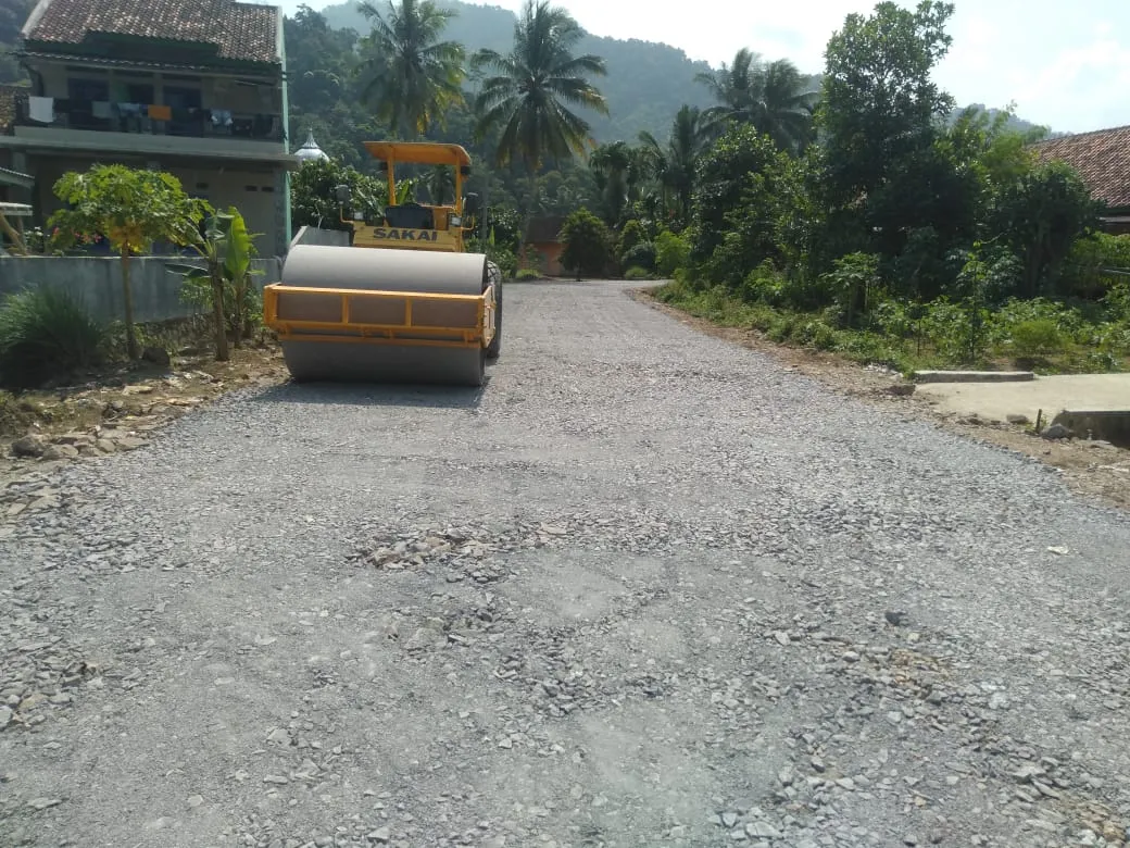 Pengerjaan Pengecoran Badan Jalan Di Pekon  Napal Sudah Mulai Dilaksanakan