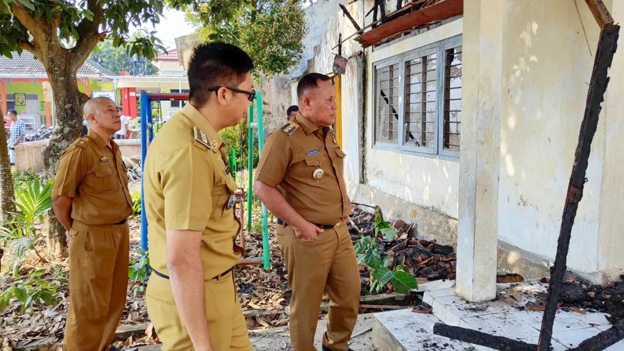 Paska Terbakar, Bupati Lamsel Tinjau Rumah Dinas Camat Penengahan