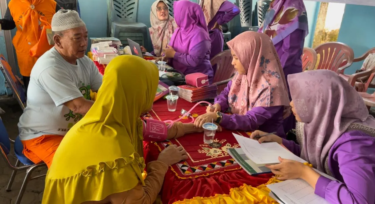 MAHASISWA UNIVERSITAS AISYAH PRINGSEWU MENGADAKAN PENYULUHAN ASUHAN KEBIDANAN KOMUNITAS PADA LANSIA DENGAN HIPERTENSI DI PEKON TIUH MEMON KECAMATAN PUGUNG TANGGAMUS LAMPUNG TAHUN 2024