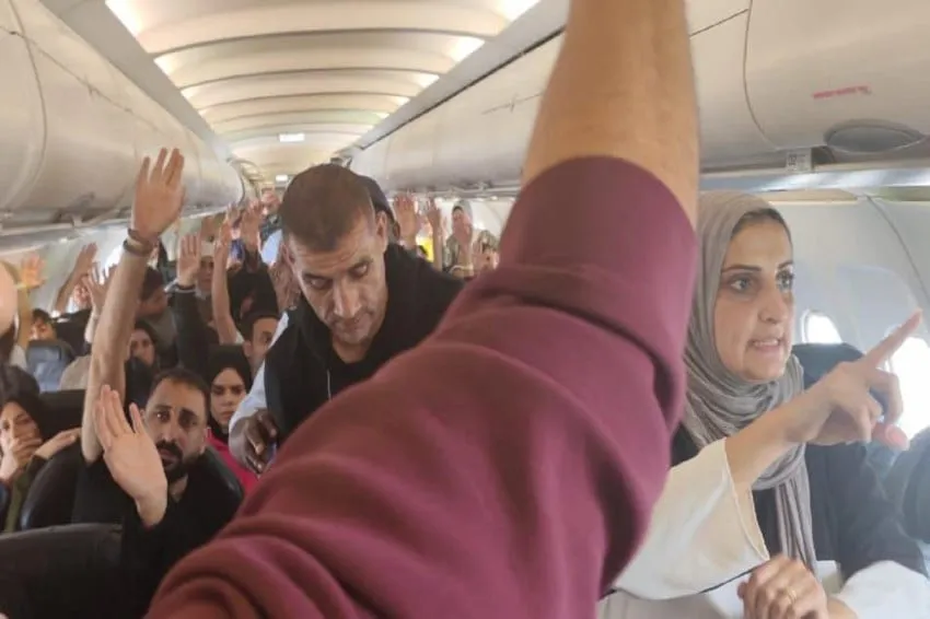 153 Warga Palestina Tiba-tiba Muncul di Afrika Selatan, Diterbangkan oleh Pesawat Misterius