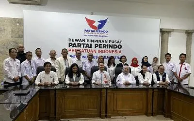 Serahkan SK Definitif ke DPW dan DPD, Sekjen Perindo Berikan Pengarahan