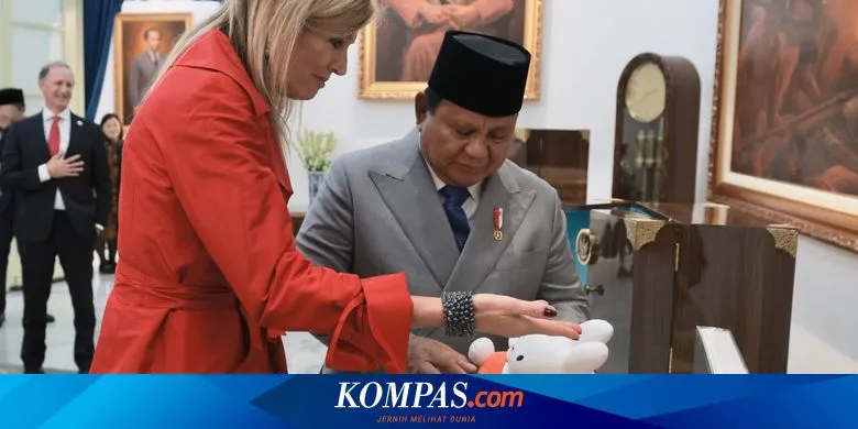 Prabowo Beri Batik-Miniatur Rumah Adat, Ratu Belanda Hadiahi Bobby Boneka