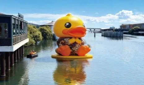 B.Duck 20th Playful Carnival Perdana Hadir di Jakarta